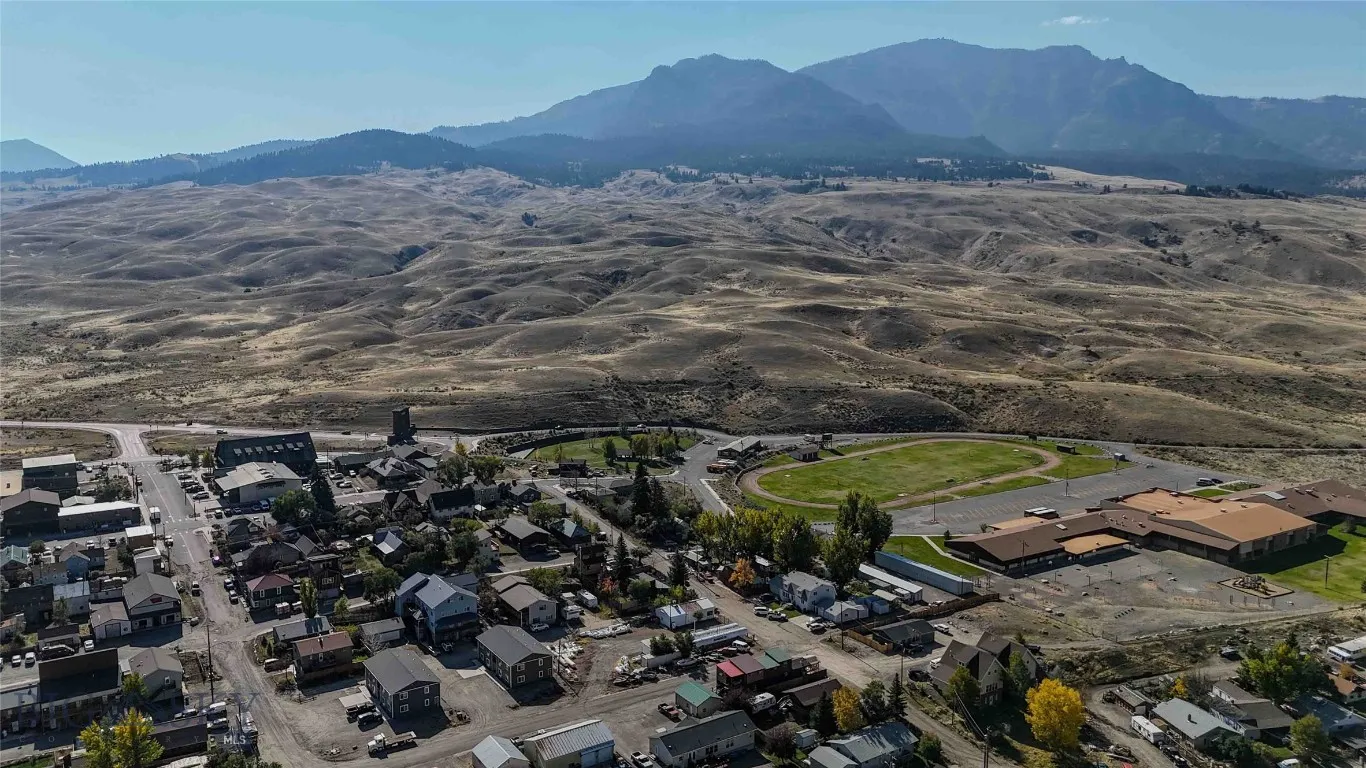 305 Spring Street A-d, Gardiner, Montana 59030, Gardiner, Montana 59030, ,Residential Income,For Sale,305 Spring Street A-d, Gardiner, Montana 59030,0,397462