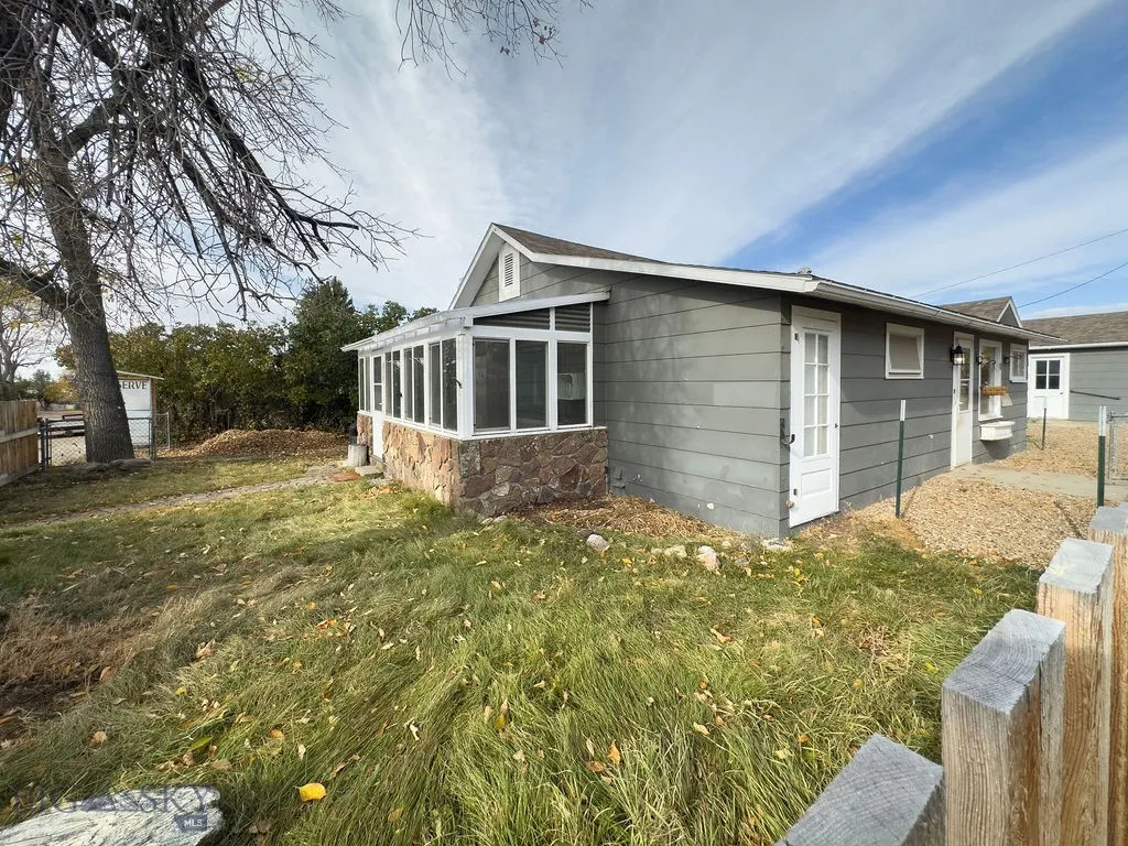 210 W Hamilton, Sheridan, Montana 59749, Sheridan, Montana 59749, 2 Bedrooms Bedrooms, ,1 BathroomBathrooms,Residential,For Sale,210 W Hamilton, Sheridan, Montana 59749,0,397321