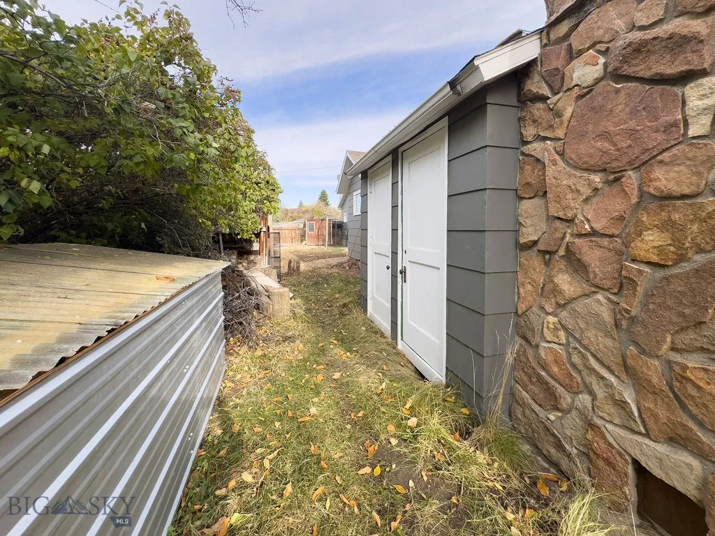 210 W Hamilton, Sheridan, Montana 59749, Sheridan, Montana 59749, 2 Bedrooms Bedrooms, ,1 BathroomBathrooms,Residential,For Sale,210 W Hamilton, Sheridan, Montana 59749,0,397321