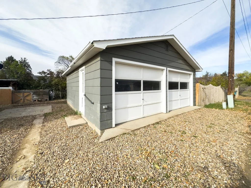 210 W Hamilton, Sheridan, Montana 59749, Sheridan, Montana 59749, 2 Bedrooms Bedrooms, ,1 BathroomBathrooms,Residential,For Sale,210 W Hamilton, Sheridan, Montana 59749,0,397321