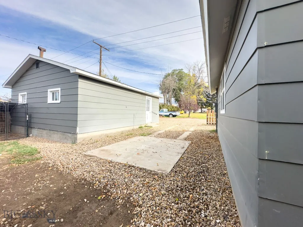 210 W Hamilton, Sheridan, Montana 59749, Sheridan, Montana 59749, 2 Bedrooms Bedrooms, ,1 BathroomBathrooms,Residential,For Sale,210 W Hamilton, Sheridan, Montana 59749,0,397321
