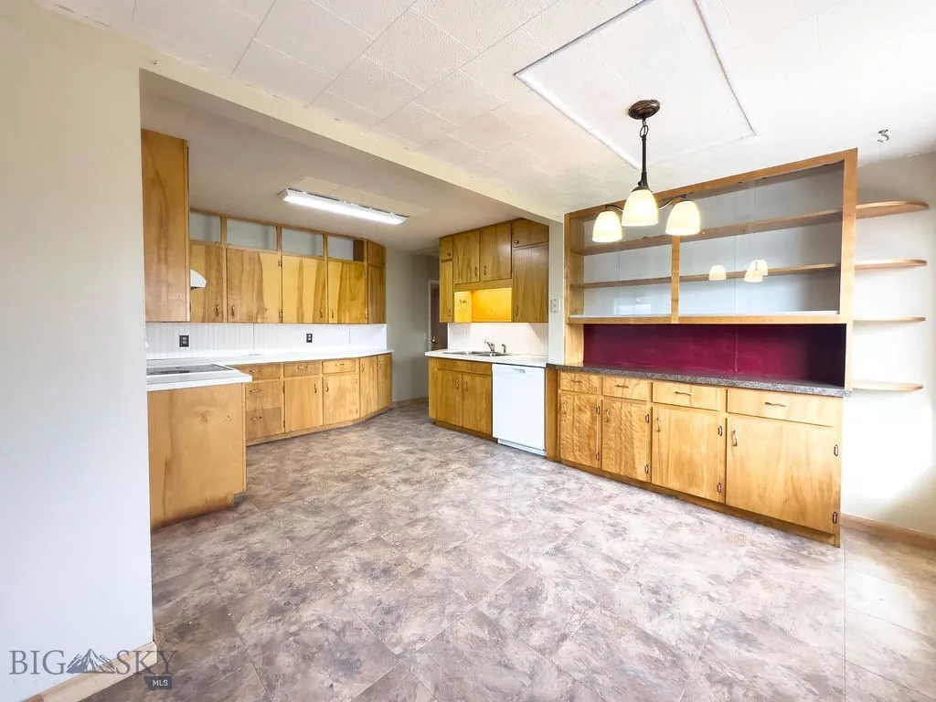 210 W Hamilton, Sheridan, Montana 59749, Sheridan, Montana 59749, 2 Bedrooms Bedrooms, ,1 BathroomBathrooms,Residential,For Sale,210 W Hamilton, Sheridan, Montana 59749,0,397321