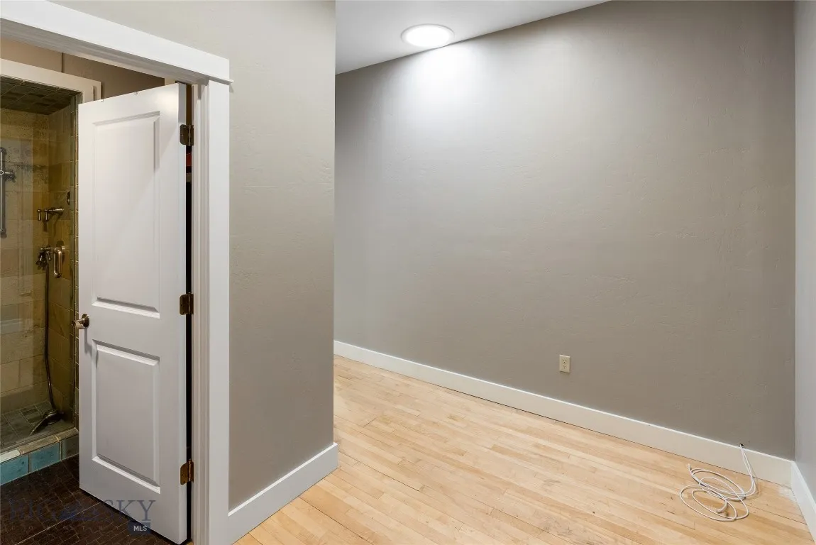 Room 3, steam shower located in this room