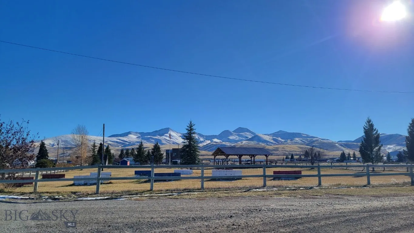 View of nearby park feature featuring a mountain view