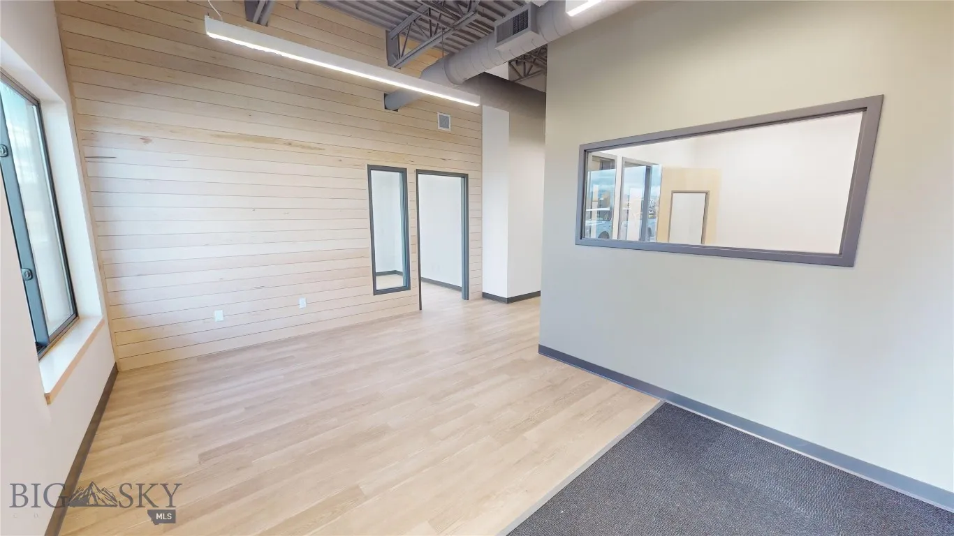 Entry/Waiting area