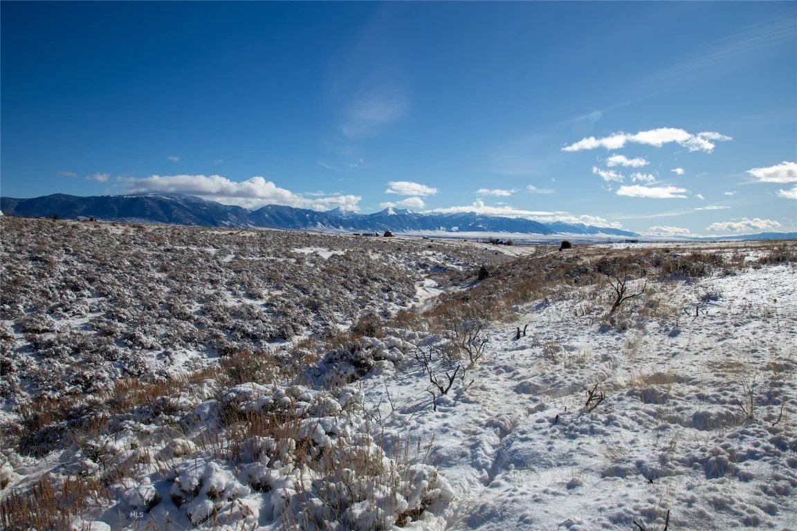 View of mountain feature