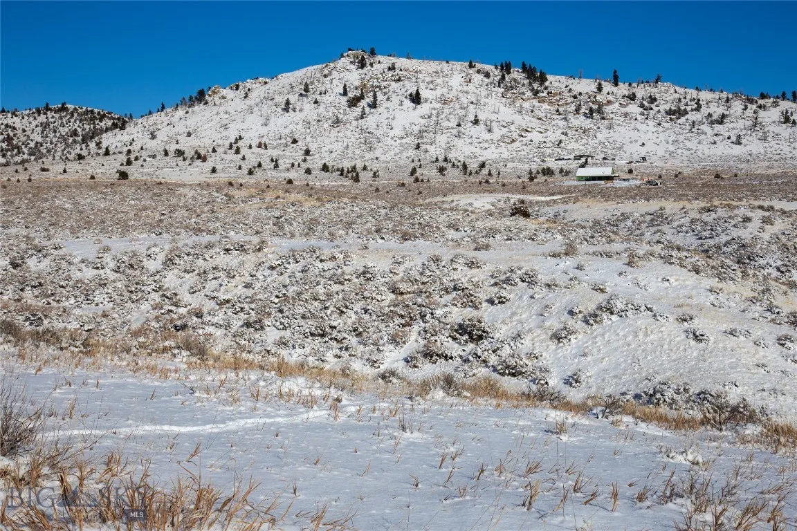 View of mountain feature