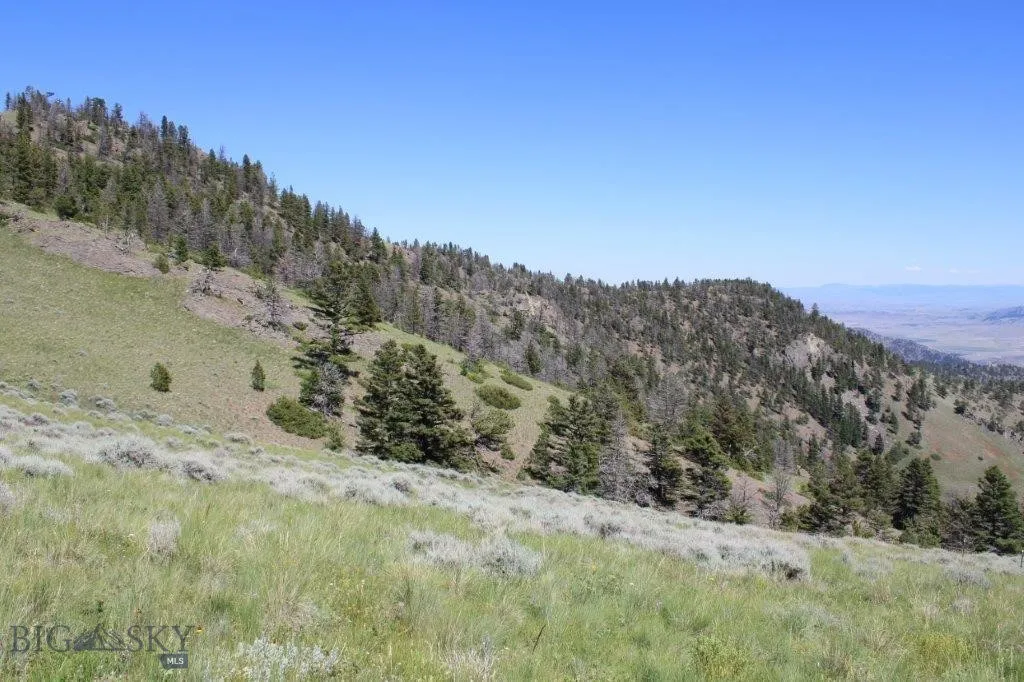 View of mountain feature