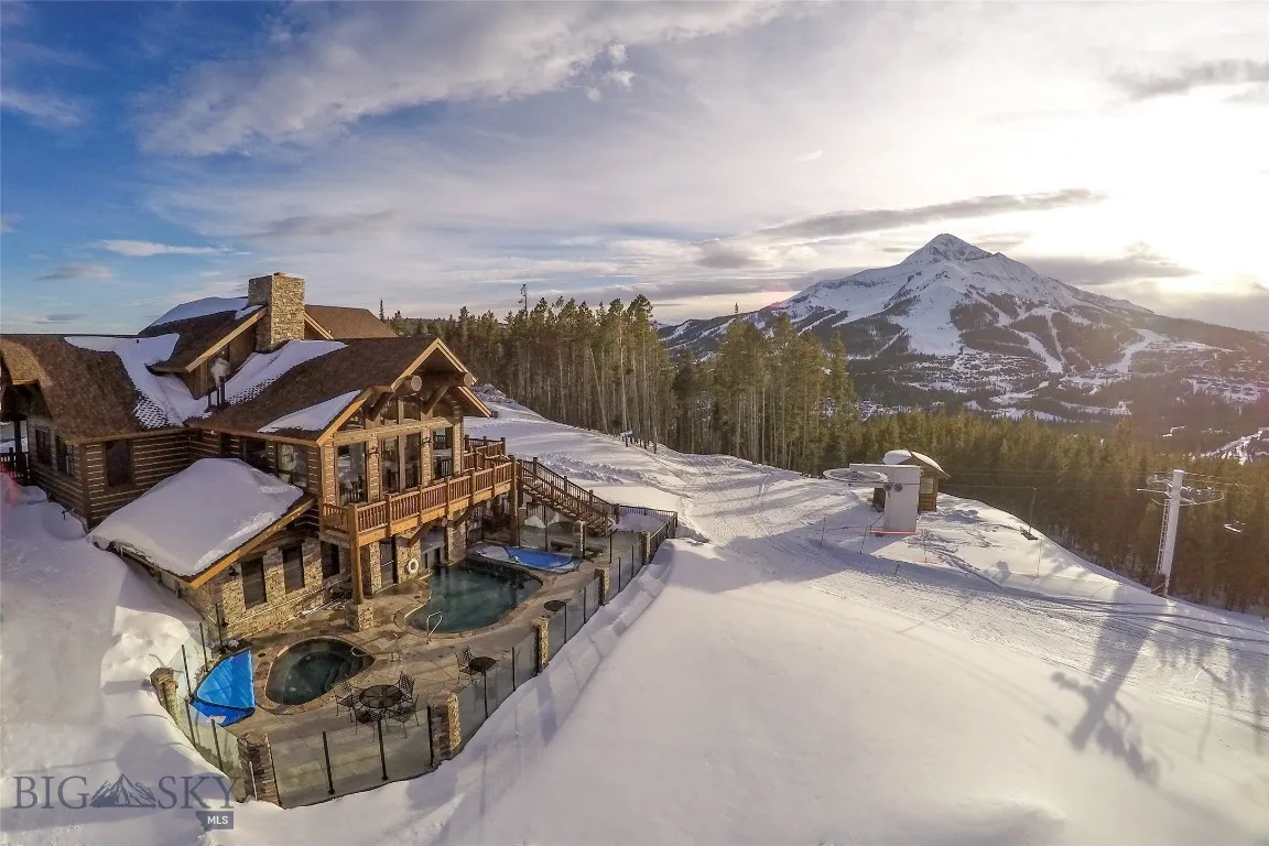Private Cascade Clubhouse