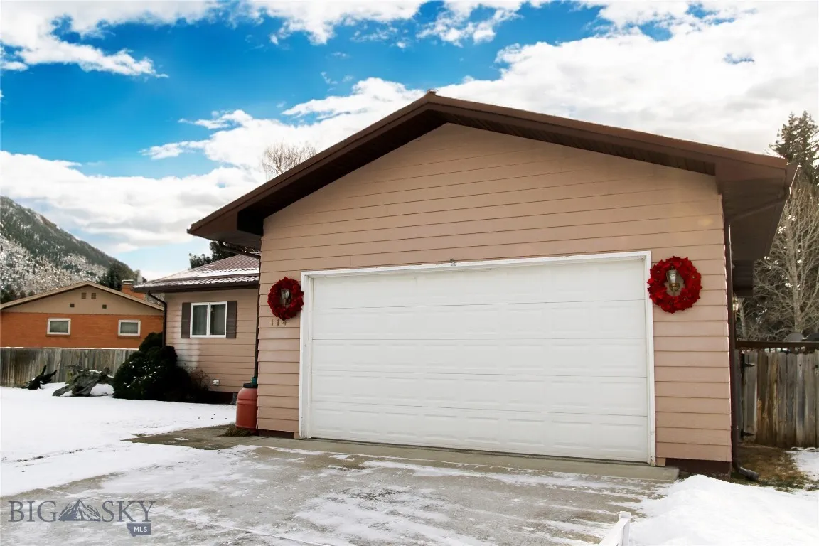 114 Rocky Mountain, Butte, Montana 59701, Butte, Montana 59701, 4 Bedrooms Bedrooms, ,3 BathroomsBathrooms,Residential,For Sale,114 Rocky Mountain, Butte, Montana 59701,0,398712