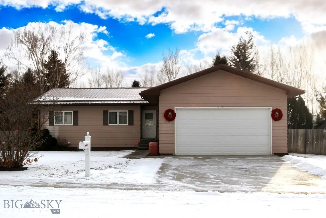 114 Rocky Mountain, Butte, Montana 59701, Butte, Montana 59701, 4 Bedrooms Bedrooms, ,3 BathroomsBathrooms,Residential,For Sale,114 Rocky Mountain, Butte, Montana 59701,0,398712