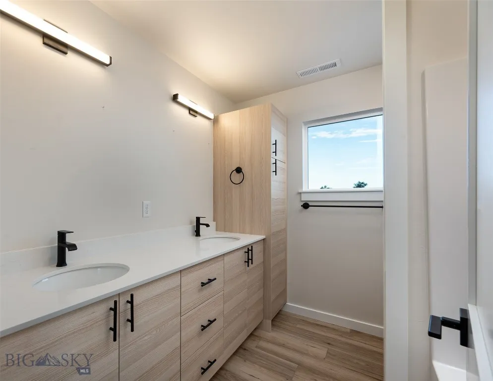 Photo of similar model