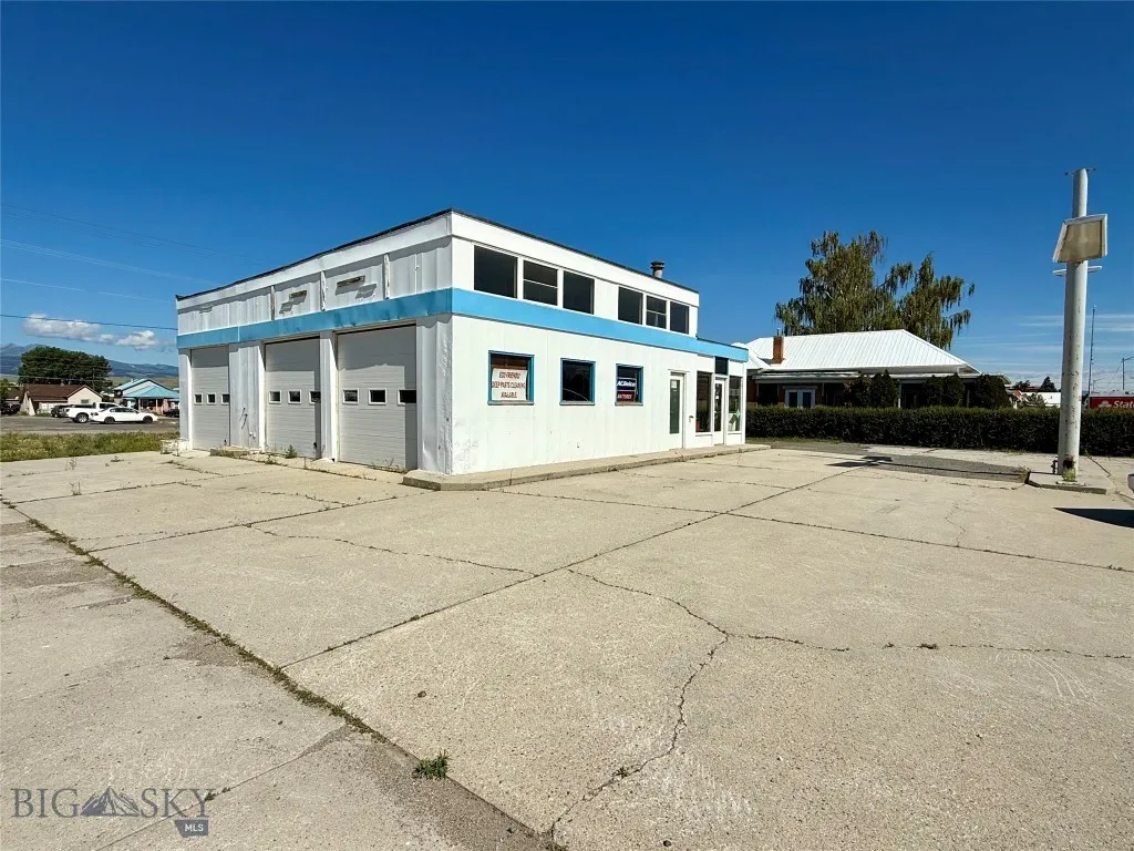 Large Parking Area & Shop