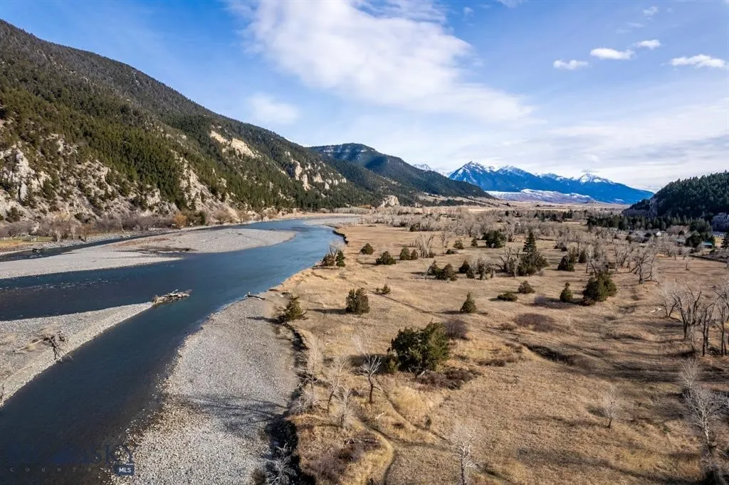 5042 Us Highway 89 S, Livingston, Montana 59047, Livingston, Montana 59047, 2 Bedrooms Bedrooms, ,1 BathroomBathrooms,Residential,For Sale,5042 Us Highway 89 S, Livingston, Montana 59047,0,399508