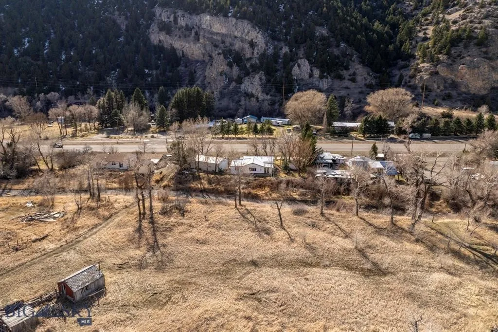 5042 Us Highway 89 S, Livingston, Montana 59047, Livingston, Montana 59047, 2 Bedrooms Bedrooms, ,1 BathroomBathrooms,Residential,For Sale,5042 Us Highway 89 S, Livingston, Montana 59047,0,399508