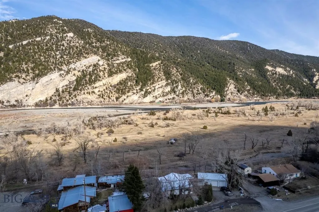 5042 Us Highway 89 S, Livingston, Montana 59047, Livingston, Montana 59047, 2 Bedrooms Bedrooms, ,1 BathroomBathrooms,Residential,For Sale,5042 Us Highway 89 S, Livingston, Montana 59047,0,399508