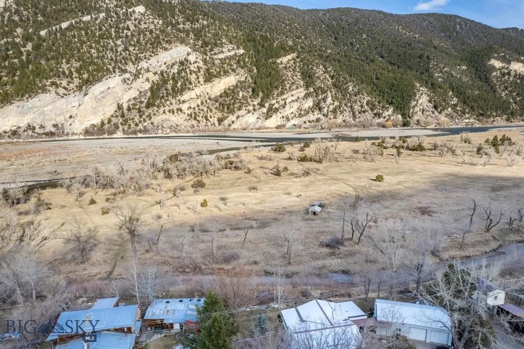 5042 Us Highway 89 S, Livingston, Montana 59047, Livingston, Montana 59047, 2 Bedrooms Bedrooms, ,1 BathroomBathrooms,Residential,For Sale,5042 Us Highway 89 S, Livingston, Montana 59047,0,399508