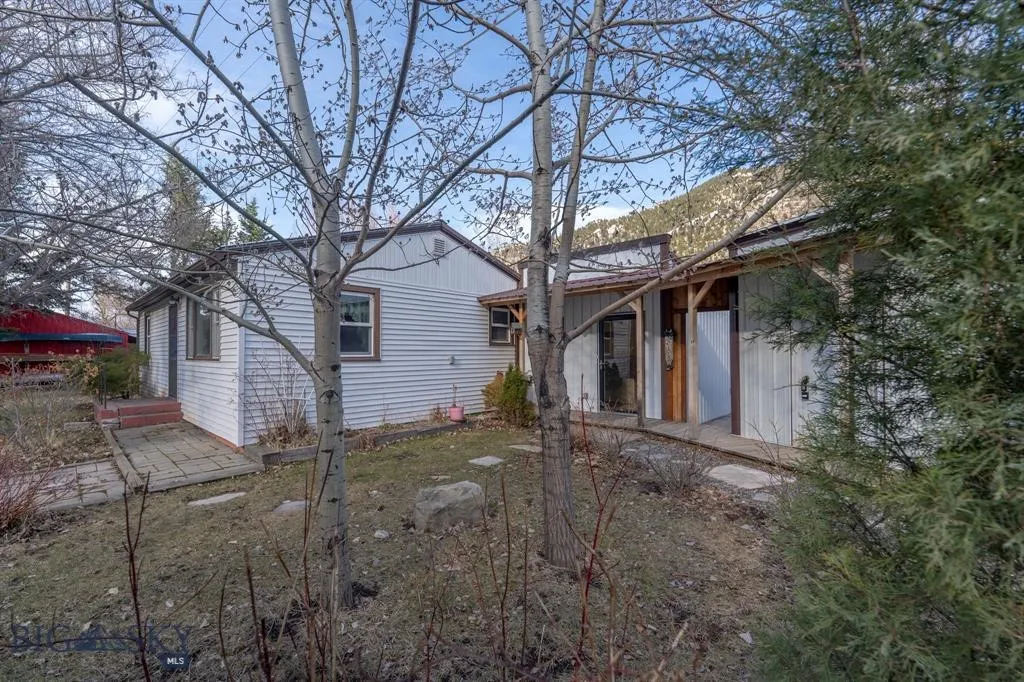 5042 Us Highway 89 S, Livingston, Montana 59047, Livingston, Montana 59047, 2 Bedrooms Bedrooms, ,1 BathroomBathrooms,Residential,For Sale,5042 Us Highway 89 S, Livingston, Montana 59047,0,399508