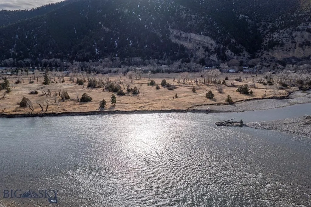 5042 Us Highway 89 S, Livingston, Montana 59047, Livingston, Montana 59047, 2 Bedrooms Bedrooms, ,1 BathroomBathrooms,Residential,For Sale,5042 Us Highway 89 S, Livingston, Montana 59047,0,399508