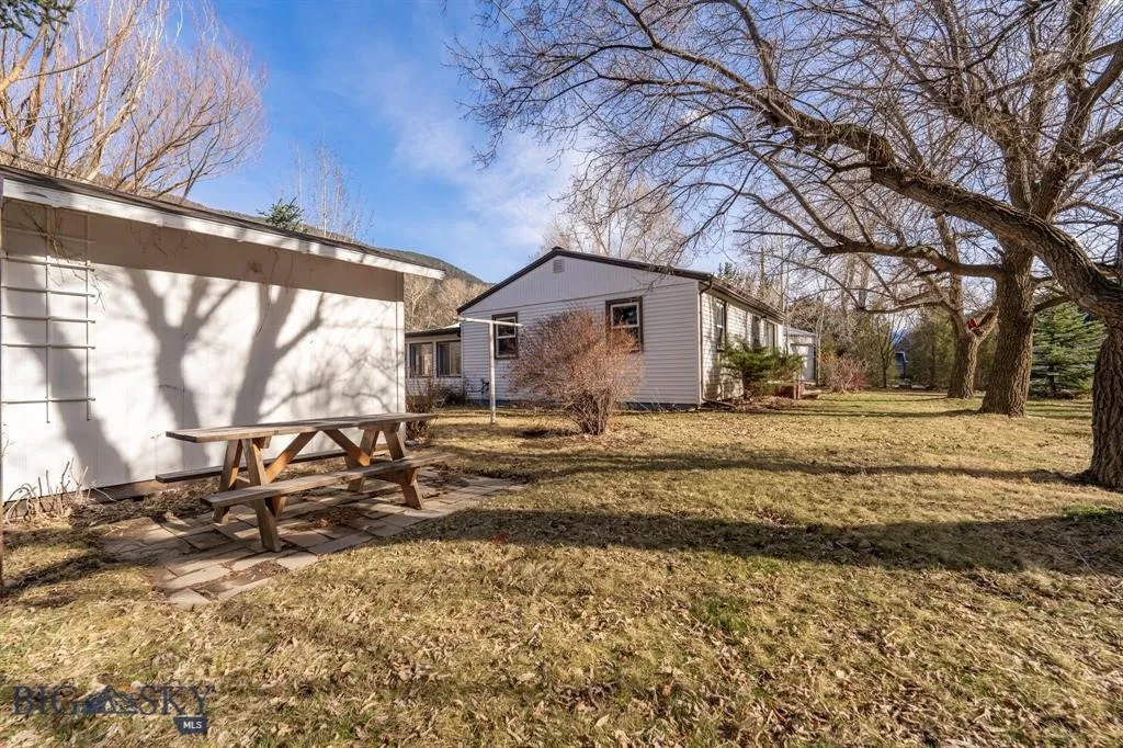 5042 Us Highway 89 S, Livingston, Montana 59047, Livingston, Montana 59047, 2 Bedrooms Bedrooms, ,1 BathroomBathrooms,Residential,For Sale,5042 Us Highway 89 S, Livingston, Montana 59047,0,399508