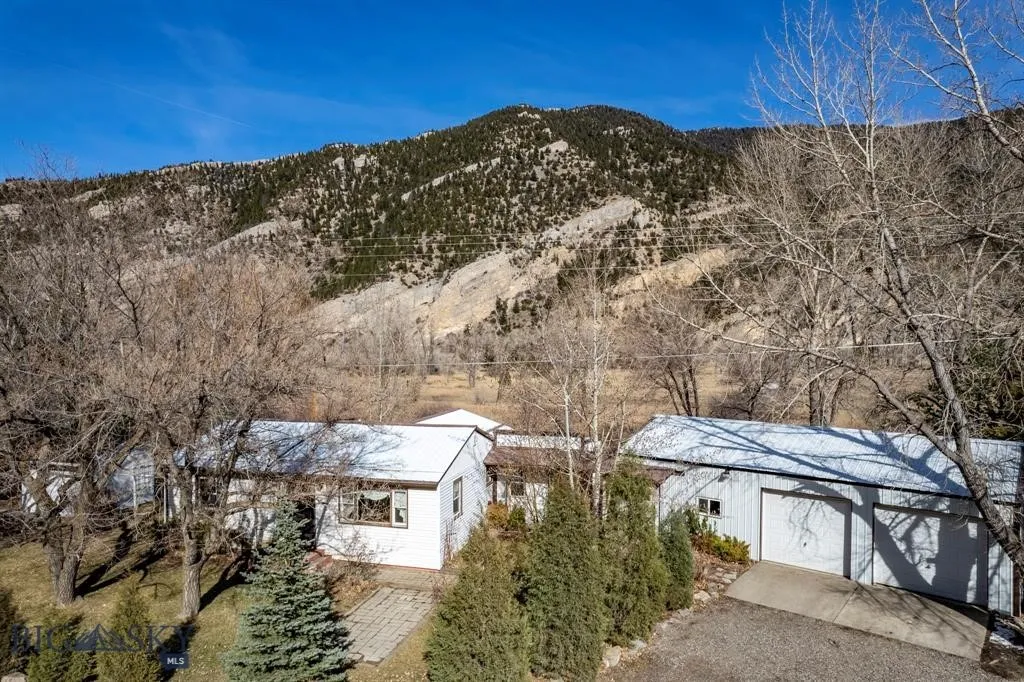 5042 Us Highway 89 S, Livingston, Montana 59047, Livingston, Montana 59047, 2 Bedrooms Bedrooms, ,1 BathroomBathrooms,Residential,For Sale,5042 Us Highway 89 S, Livingston, Montana 59047,0,399508