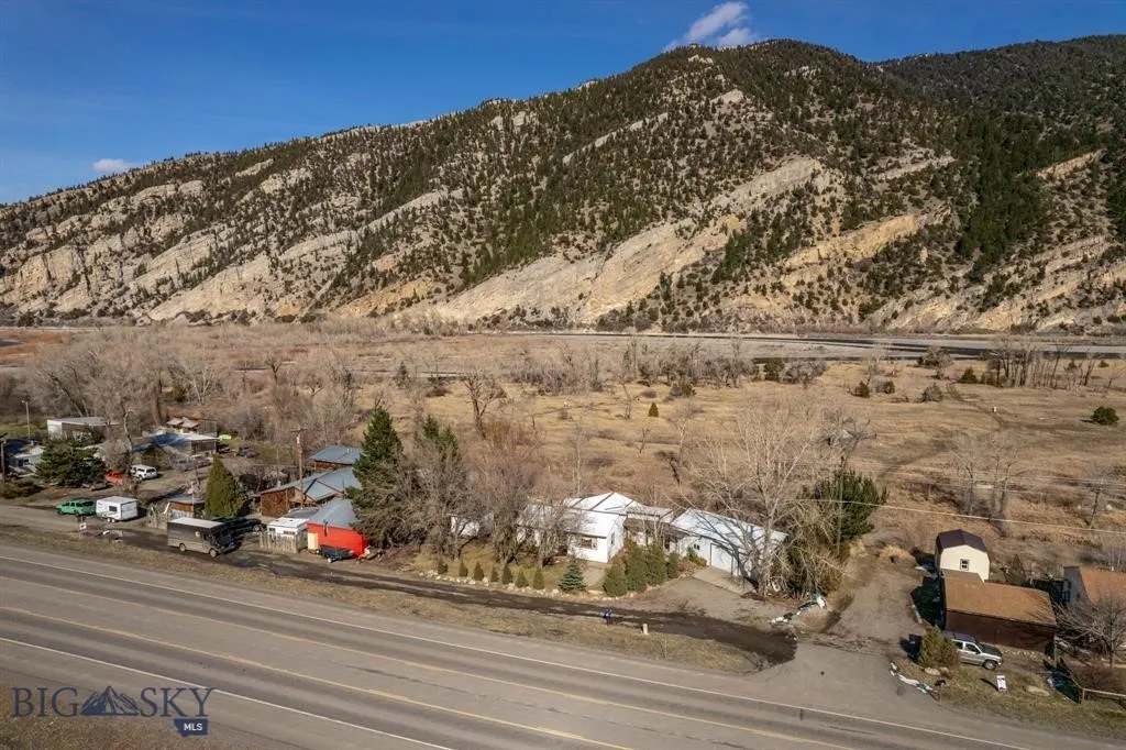 5042 Us Highway 89 S, Livingston, Montana 59047, Livingston, Montana 59047, 2 Bedrooms Bedrooms, ,1 BathroomBathrooms,Residential,For Sale,5042 Us Highway 89 S, Livingston, Montana 59047,0,399508