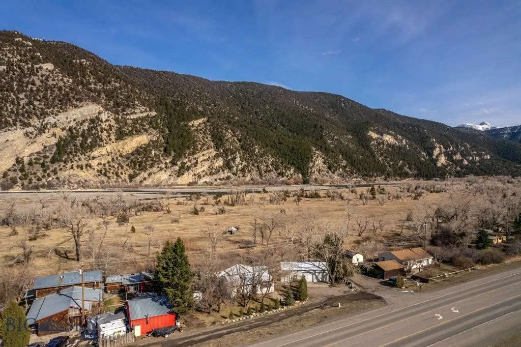5042 Us Highway 89 S, Livingston, Montana 59047, Livingston, Montana 59047, 2 Bedrooms Bedrooms, ,1 BathroomBathrooms,Residential,For Sale,5042 Us Highway 89 S, Livingston, Montana 59047,0,399508