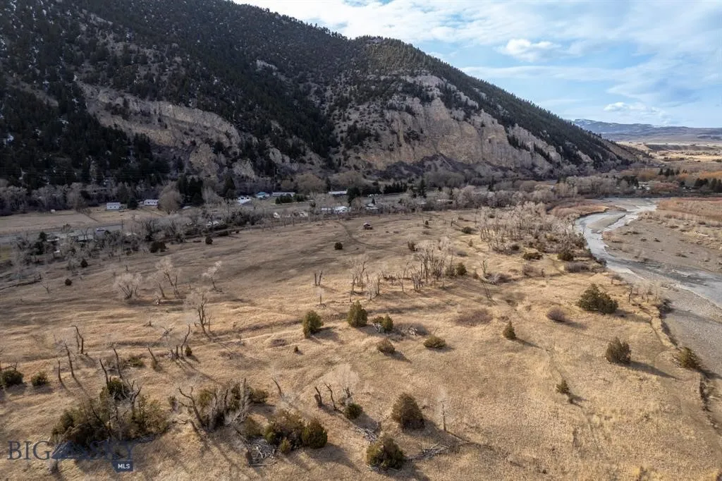 5042 Us Highway 89 S, Livingston, Montana 59047, Livingston, Montana 59047, 2 Bedrooms Bedrooms, ,1 BathroomBathrooms,Residential,For Sale,5042 Us Highway 89 S, Livingston, Montana 59047,0,399508