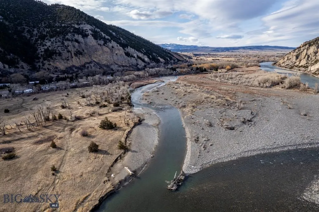 5042 Us Highway 89 S, Livingston, Montana 59047, Livingston, Montana 59047, 2 Bedrooms Bedrooms, ,1 BathroomBathrooms,Residential,For Sale,5042 Us Highway 89 S, Livingston, Montana 59047,0,399508