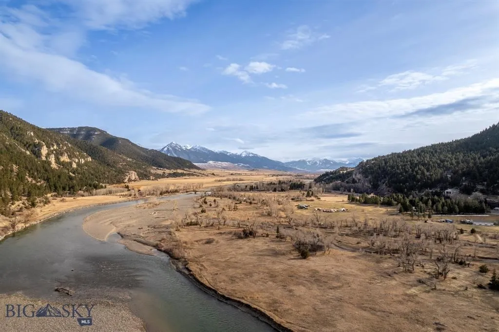 5042 Us Highway 89 S, Livingston, Montana 59047, Livingston, Montana 59047, 2 Bedrooms Bedrooms, ,1 BathroomBathrooms,Residential,For Sale,5042 Us Highway 89 S, Livingston, Montana 59047,0,399508