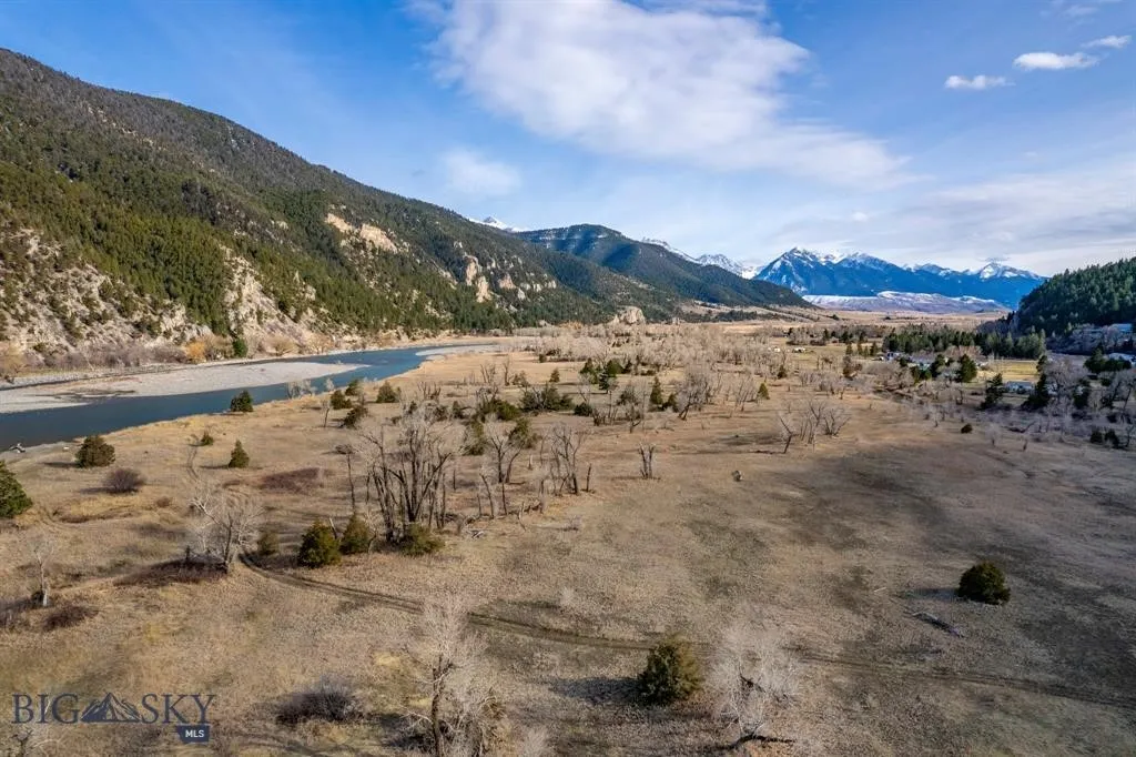 5042 Us Highway 89 S, Livingston, Montana 59047, Livingston, Montana 59047, 2 Bedrooms Bedrooms, ,1 BathroomBathrooms,Residential,For Sale,5042 Us Highway 89 S, Livingston, Montana 59047,0,399508