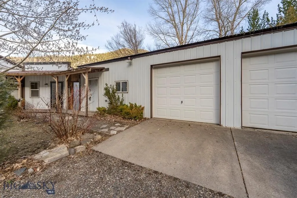 Oversized insulated garage