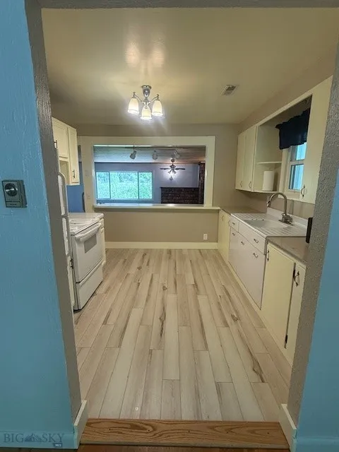 5042 Us Highway 89 S, Livingston, Montana 59047, Livingston, Montana 59047, 2 Bedrooms Bedrooms, ,1 BathroomBathrooms,Residential,For Sale,5042 Us Highway 89 S, Livingston, Montana 59047,0,399508