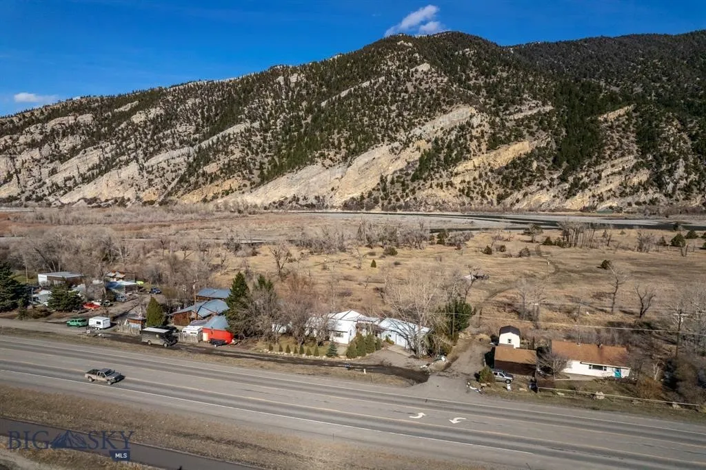 5042 Us Highway 89 S, Livingston, Montana 59047, Livingston, Montana 59047, 2 Bedrooms Bedrooms, ,1 BathroomBathrooms,Residential,For Sale,5042 Us Highway 89 S, Livingston, Montana 59047,0,399508