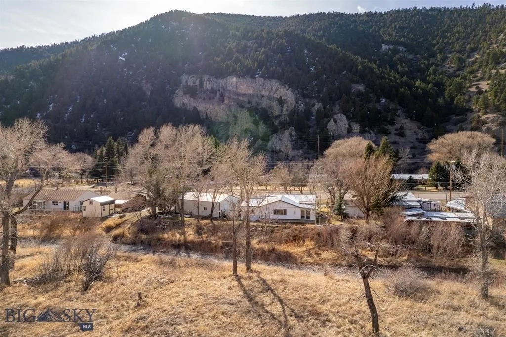 5042 Us Highway 89 S, Livingston, Montana 59047, Livingston, Montana 59047, 2 Bedrooms Bedrooms, ,1 BathroomBathrooms,Residential,For Sale,5042 Us Highway 89 S, Livingston, Montana 59047,0,399508