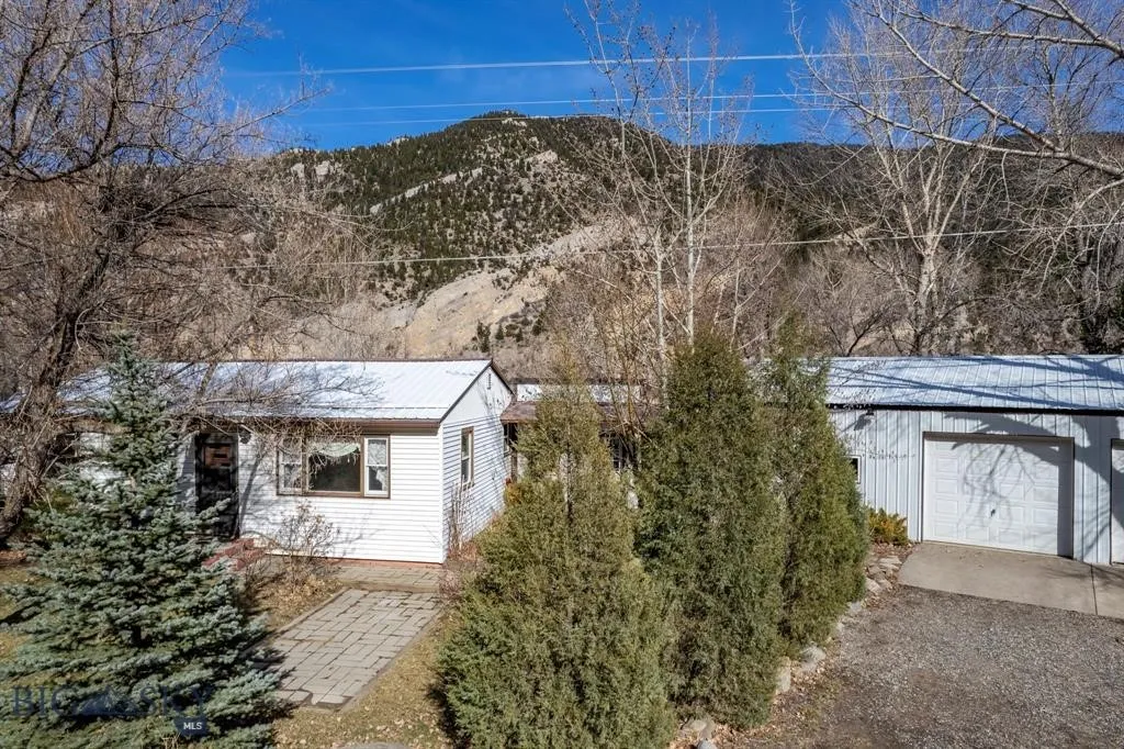 5042 Us Highway 89 S, Livingston, Montana 59047, Livingston, Montana 59047, 2 Bedrooms Bedrooms, ,1 BathroomBathrooms,Residential,For Sale,5042 Us Highway 89 S, Livingston, Montana 59047,0,399508