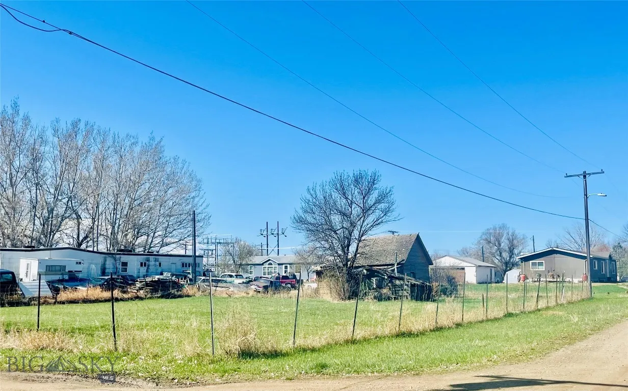 211 Illinois, Chinook, Montana 59523, Chinook, Montana 59523, 3 Bedrooms Bedrooms, ,1 BathroomBathrooms,Residential,For Sale,211 Illinois, Chinook, Montana 59523,0,399551