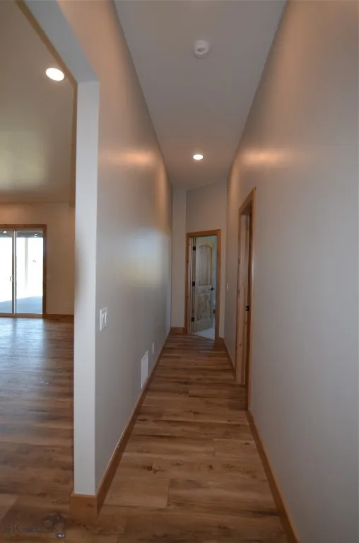 Hall way to guest side 10' ceilings