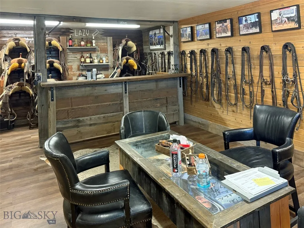 Tack Room/Office/Bar