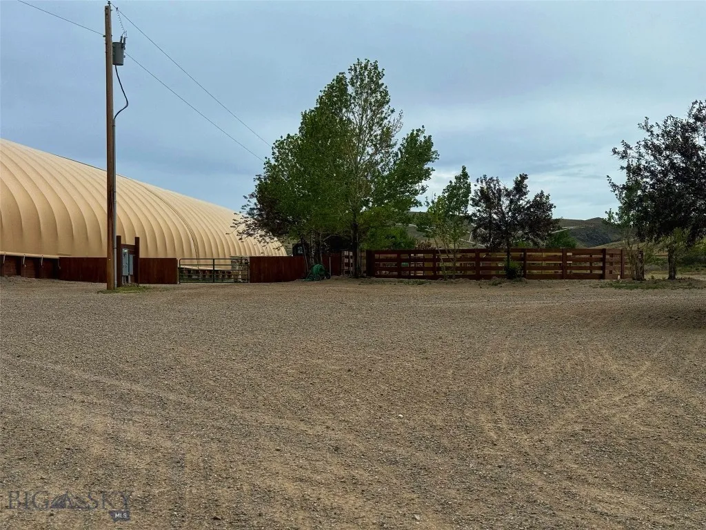 Indoor Arena Exterior & New Hot Walker