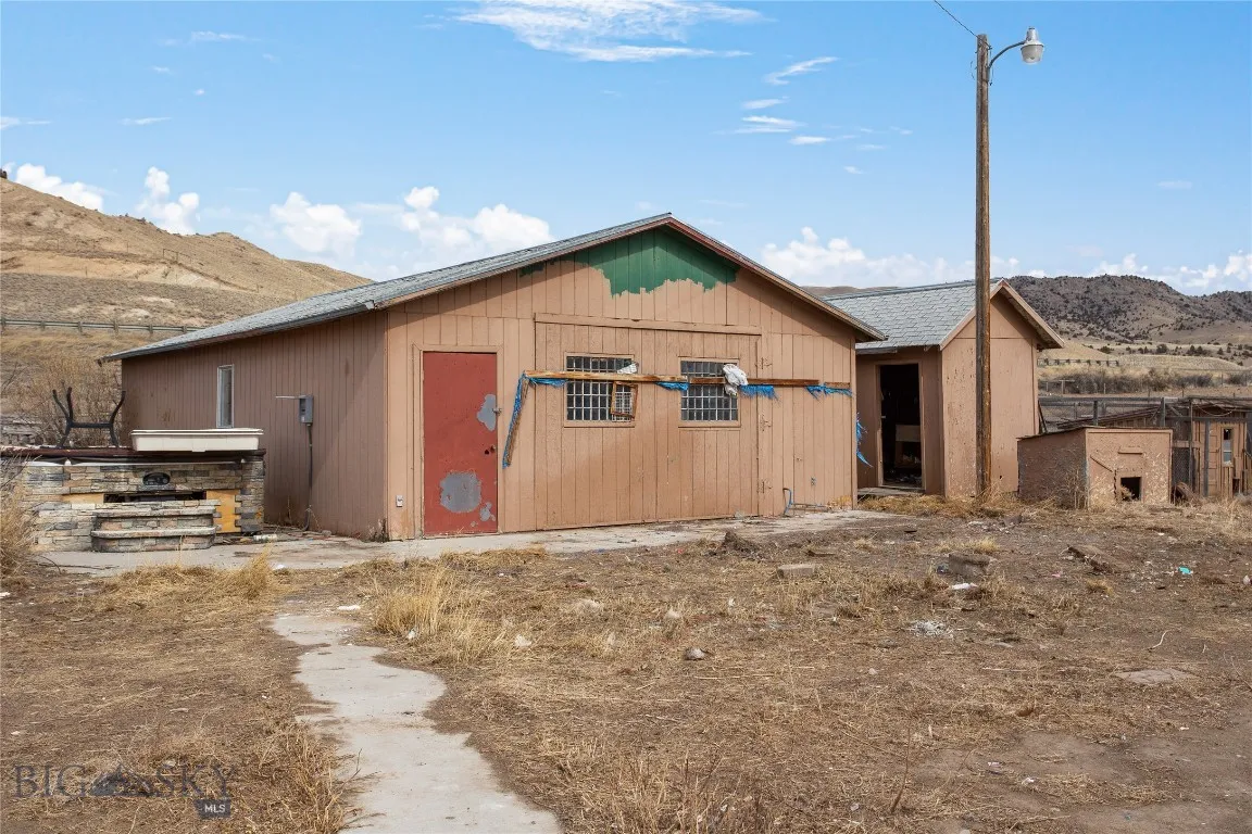 131 Yellowstone Trail, Whitehall, Montana 59759, Whitehall, Montana 59759, 5 Bedrooms Bedrooms, ,3 BathroomsBathrooms,Residential,For Sale,131 Yellowstone Trail, Whitehall, Montana 59759,0,400048