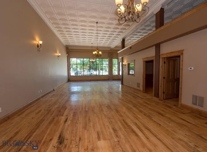 Suite B - Floor