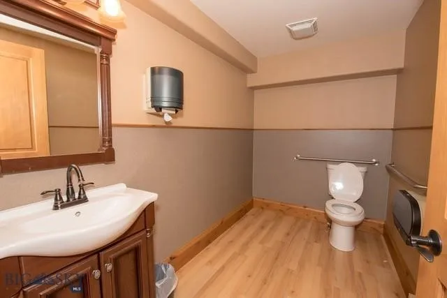 Suite B - Bathroom