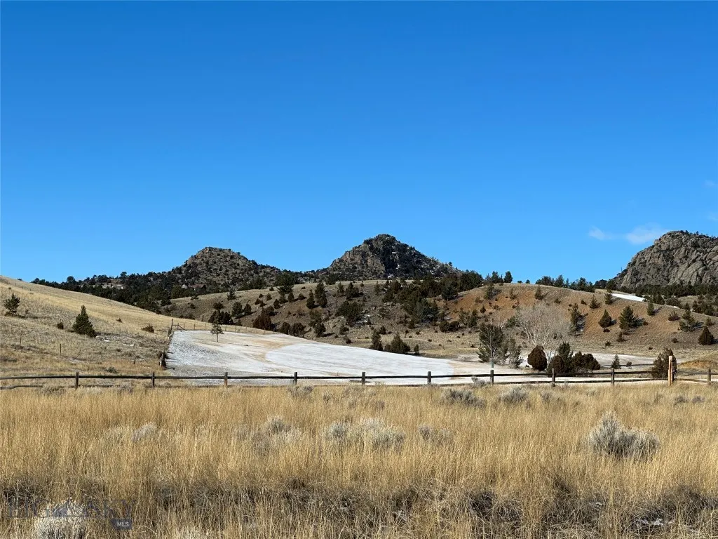 Rock Foothills to the West