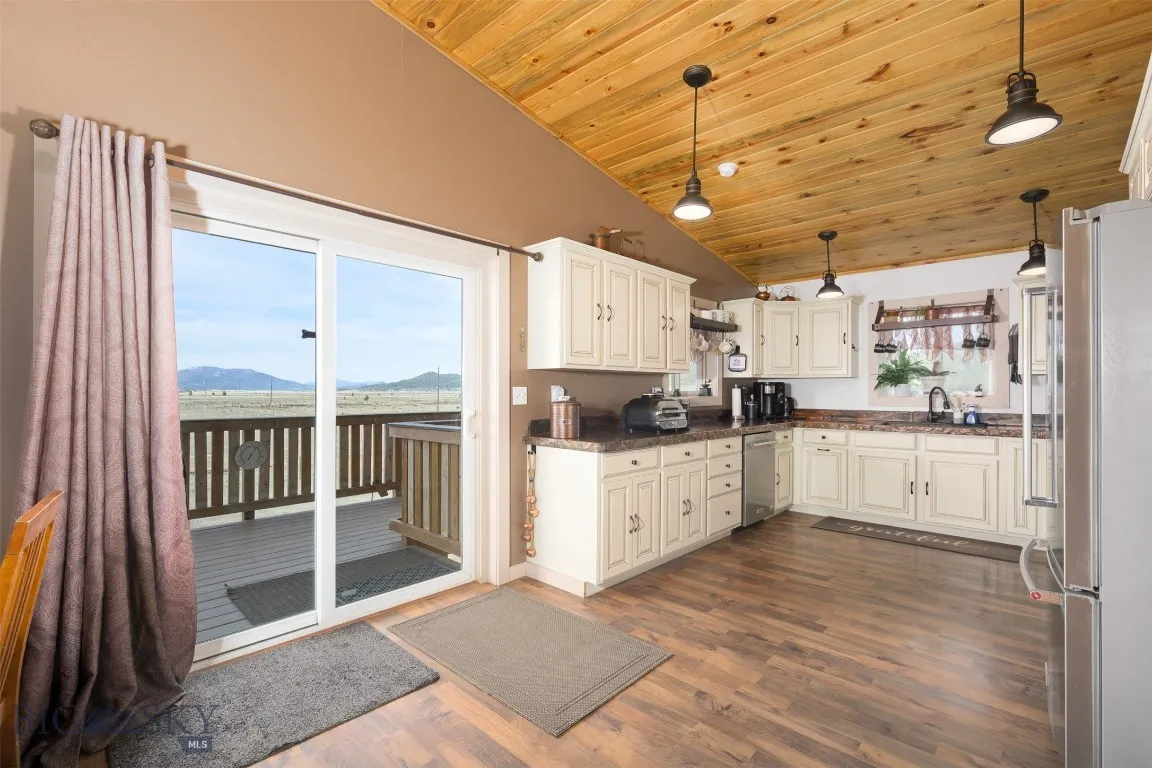 37 Sawmill Gulch, Butte, Montana 59701, Butte, Montana 59701, 3 Bedrooms Bedrooms, ,2 BathroomsBathrooms,Residential,For Sale,37 Sawmill Gulch, Butte, Montana 59701,0,401182