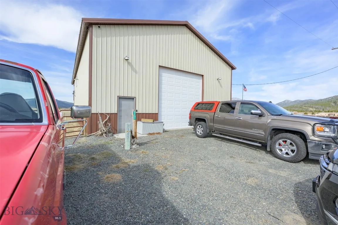 37 Sawmill Gulch, Butte, Montana 59701, Butte, Montana 59701, 3 Bedrooms Bedrooms, ,2 BathroomsBathrooms,Residential,For Sale,37 Sawmill Gulch, Butte, Montana 59701,0,401182