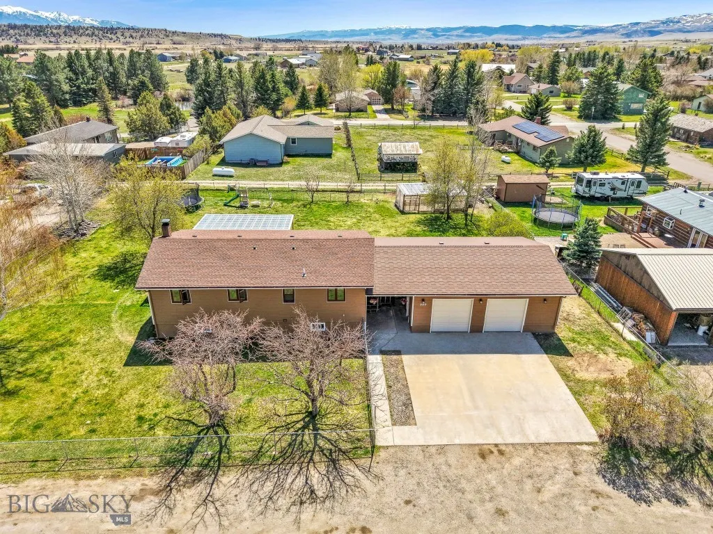227 W Fagin Street, Ennis, Montana 59729, Ennis, Montana 59729, 4 Bedrooms Bedrooms, ,2 BathroomsBathrooms,Residential,For Sale,227 W Fagin Street, Ennis, Montana 59729,0,401757