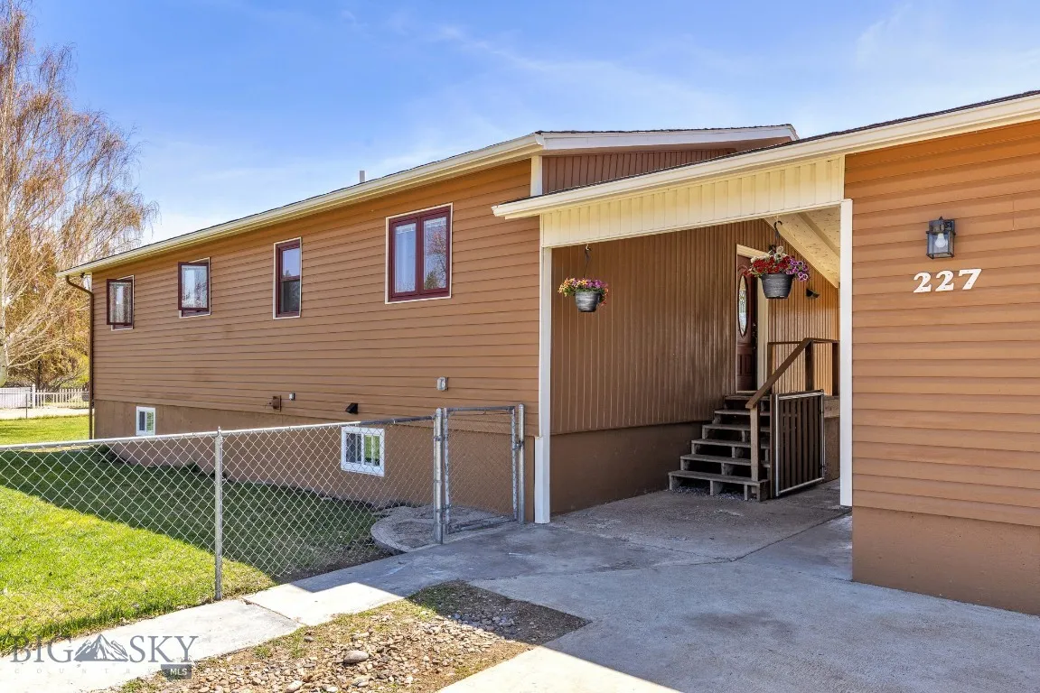 227 W Fagin Street, Ennis, Montana 59729, Ennis, Montana 59729, 4 Bedrooms Bedrooms, ,2 BathroomsBathrooms,Residential,For Sale,227 W Fagin Street, Ennis, Montana 59729,0,401757