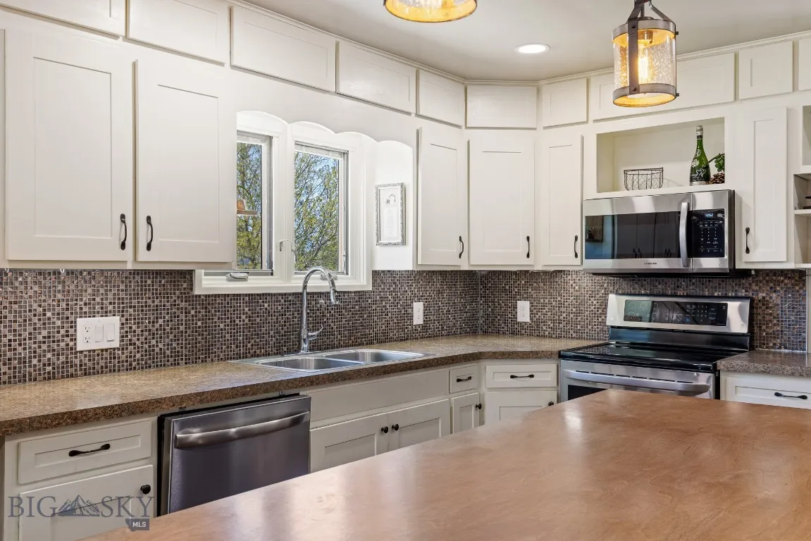 227 W Fagin Street, Ennis, Montana 59729, Ennis, Montana 59729, 4 Bedrooms Bedrooms, ,2 BathroomsBathrooms,Residential,For Sale,227 W Fagin Street, Ennis, Montana 59729,0,401757