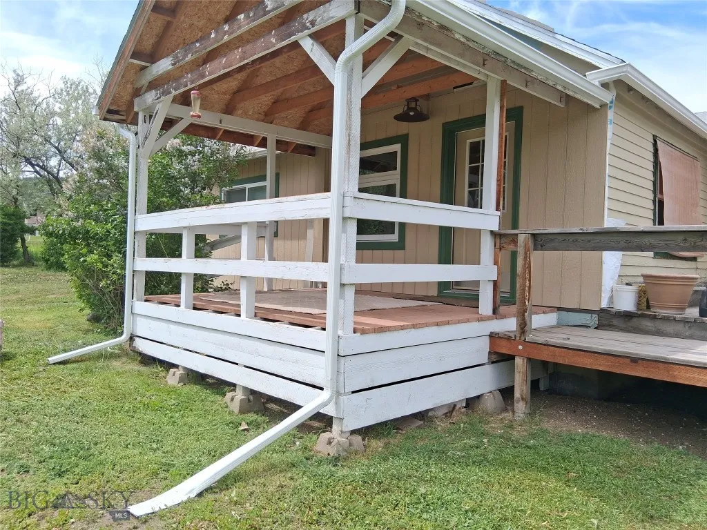 967 Mt Highway 2 W, Whitehall, Montana 59759, Whitehall, Montana 59759, 3 Bedrooms Bedrooms, ,2 BathroomsBathrooms,Residential,For Sale,967 Mt Highway 2 W, Whitehall, Montana 59759,402015